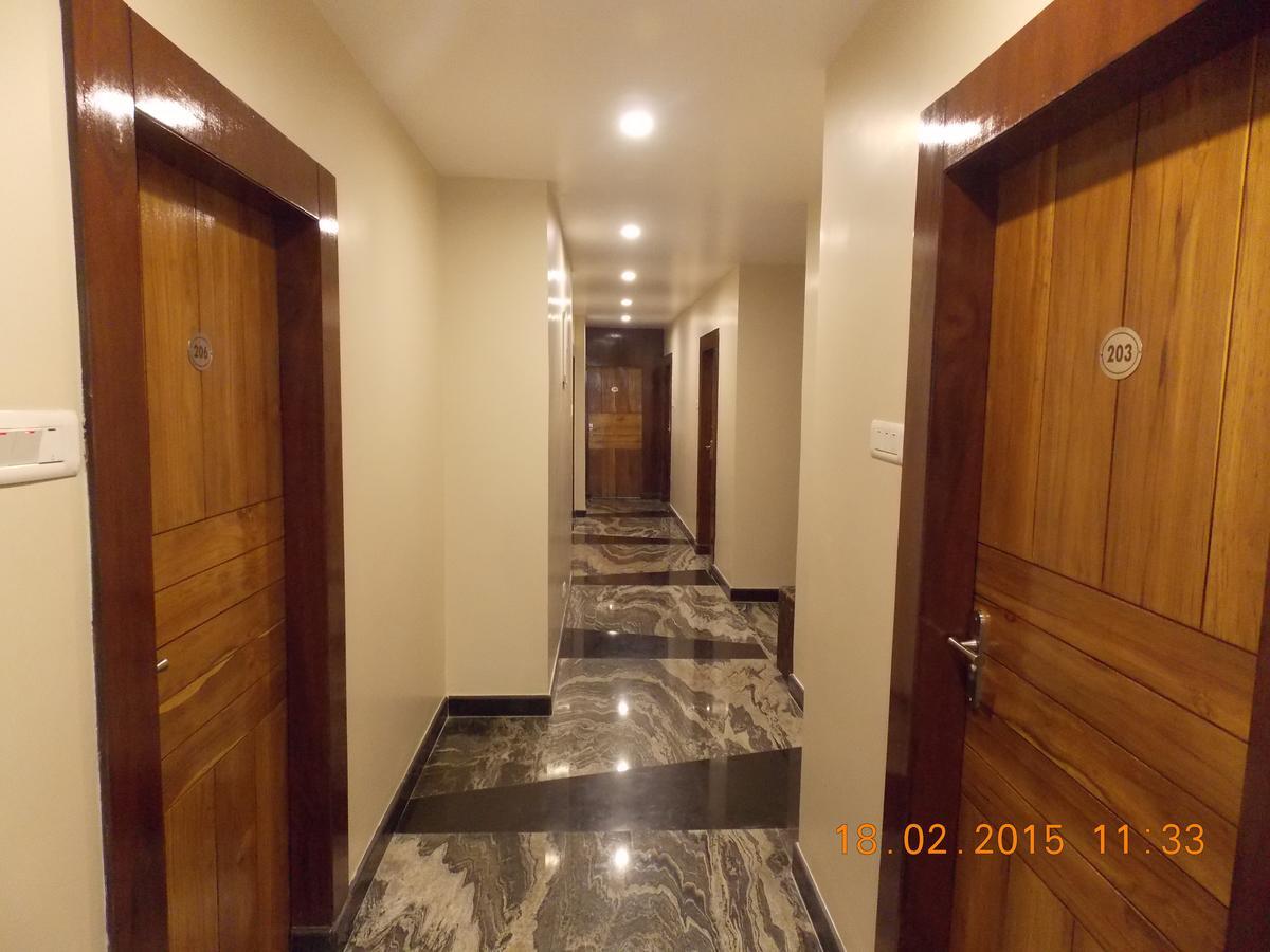 Hotel Welcome Palace Агартала Екстериор снимка