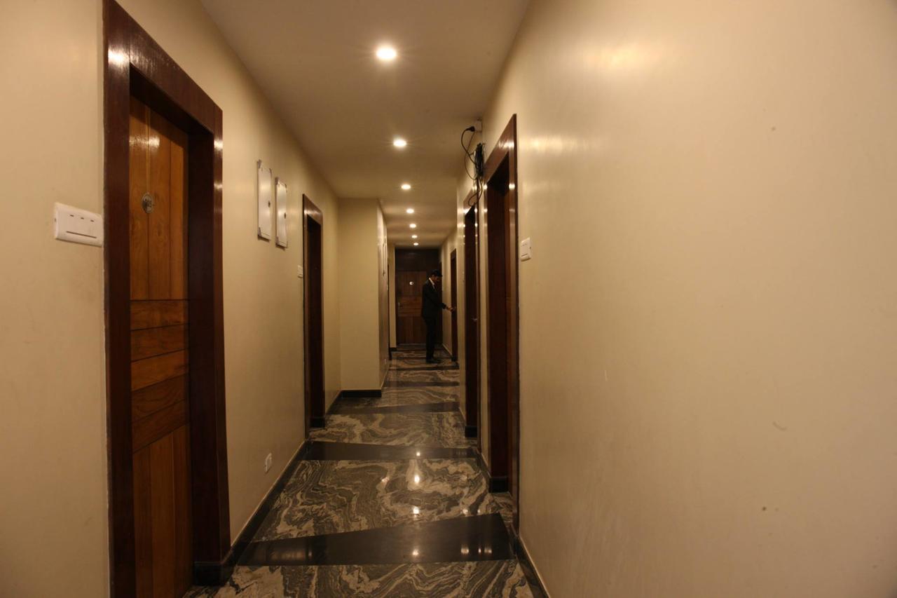 Hotel Welcome Palace Агартала Екстериор снимка