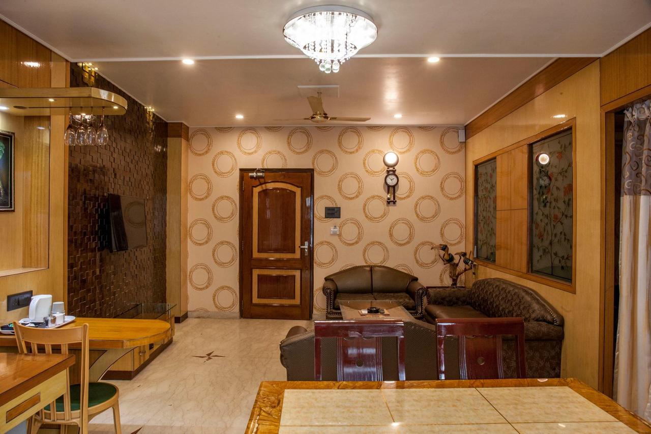 Hotel Welcome Palace Агартала Екстериор снимка