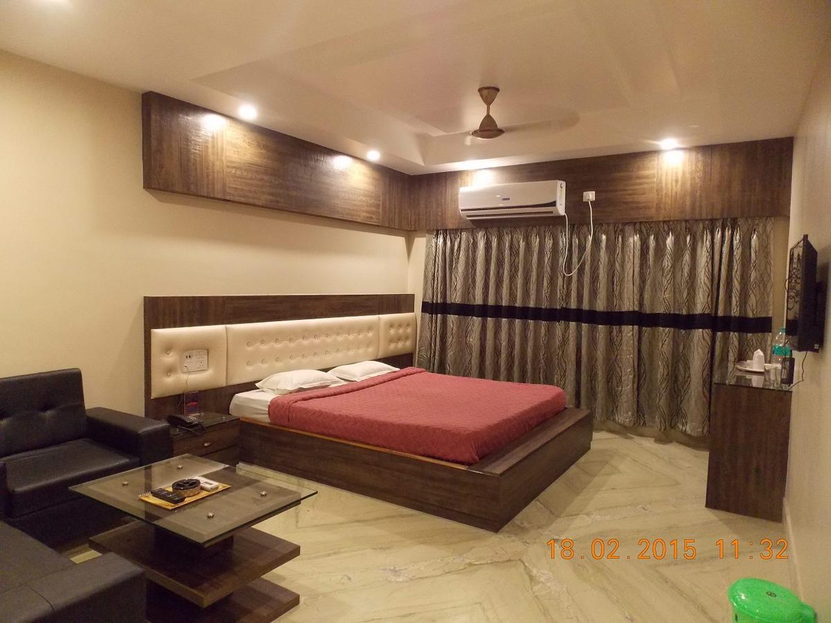 Hotel Welcome Palace Агартала Стая снимка